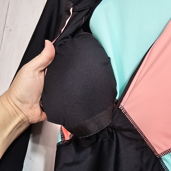 NWOT Farysays Women's Colorblock Rashguard Swimsuit Top Size Medium Padded ½ Zip - Picture 6 of 9
